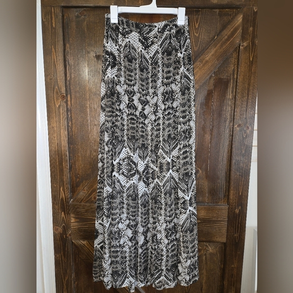 Show Me Your Mumu Snakeskin Print Skirt - Picture 1 of 3